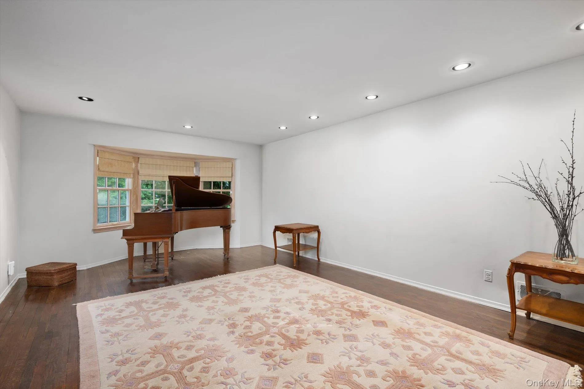 8 Flamingo Road, North Hempstead, NY, 6 Bedrooms Bedrooms, 10 Rooms Rooms,3 BathroomsBathrooms,Residential Lease,For Rent,Flamingo,0,1041884 8 Flamingo Road, North Hempstead, NY, 6 Bedrooms Bedrooms, 10 Rooms Rooms,3 BathroomsBathrooms,Residential Lease,For Rent,Flamingo,0,1041884