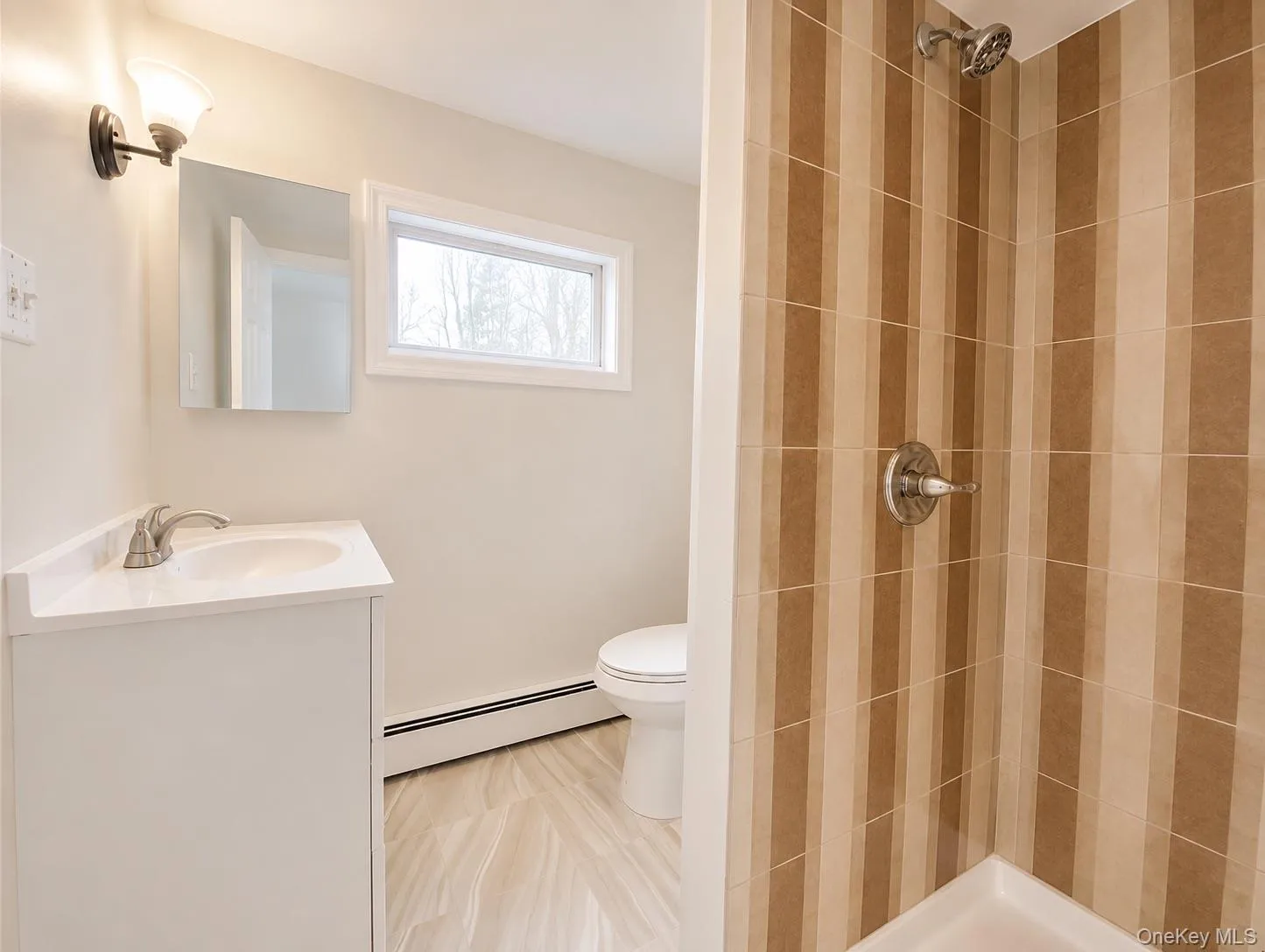 Third level full bath outside of bedroom Third level full bath outside of bedroom