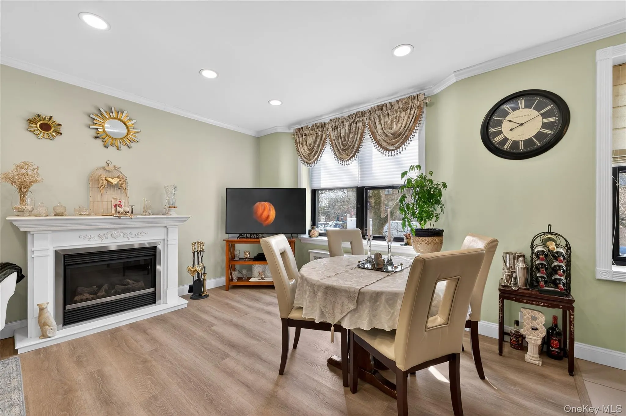 7611 Ditmars Boulevard, New York, NY, 2 Bedrooms Bedrooms, 4 Rooms Rooms,1 BathroomBathrooms,Residential,For Rent,Ditmars,0,1041887 7611 Ditmars Boulevard, New York, NY, 2 Bedrooms Bedrooms, 4 Rooms Rooms,1 BathroomBathrooms,Residential,For Rent,Ditmars,0,1041887