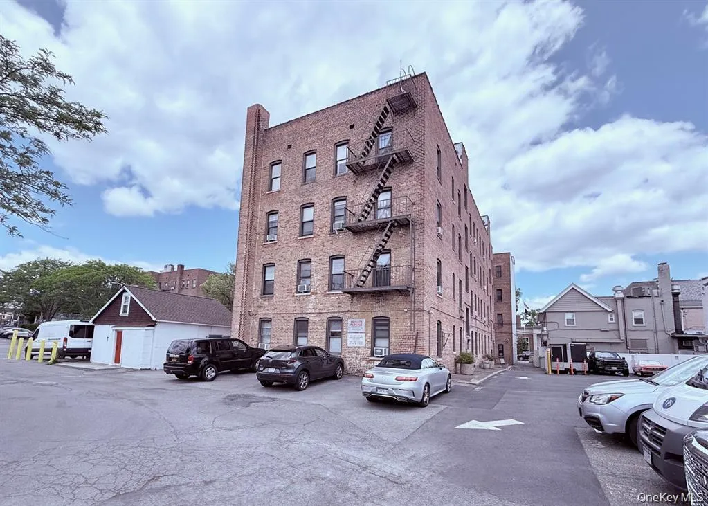 12 Chatsworth Avenue, Mamaroneck, NY, 1 Bedroom Bedrooms, 3 Rooms Rooms,1 BathroomBathrooms,Residential Lease,For Rent,Chatsworth,0,1041894 12 Chatsworth Avenue, Mamaroneck, NY, 1 Bedroom Bedrooms, 3 Rooms Rooms,1 BathroomBathrooms,Residential Lease,For Rent,Chatsworth,0,1041894