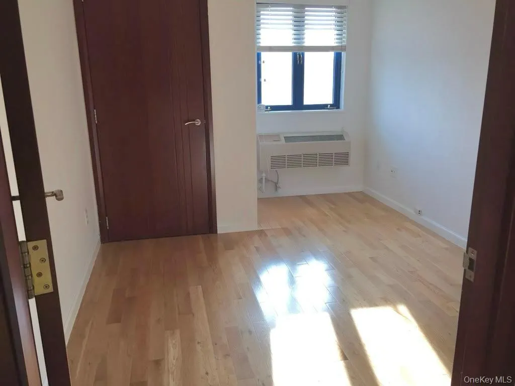 30-80 21st Street, New York, NY, 2 Bedrooms Bedrooms, 6 Rooms Rooms,2 BathroomsBathrooms,Residential Lease,For Rent,21st,0,1041896 30-80 21st Street, New York, NY, 2 Bedrooms Bedrooms, 6 Rooms Rooms,2 BathroomsBathrooms,Residential Lease,For Rent,21st,0,1041896