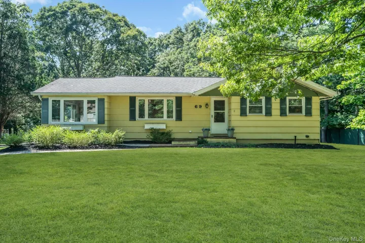 69 Squiretown Road, Southampton, New York 11946