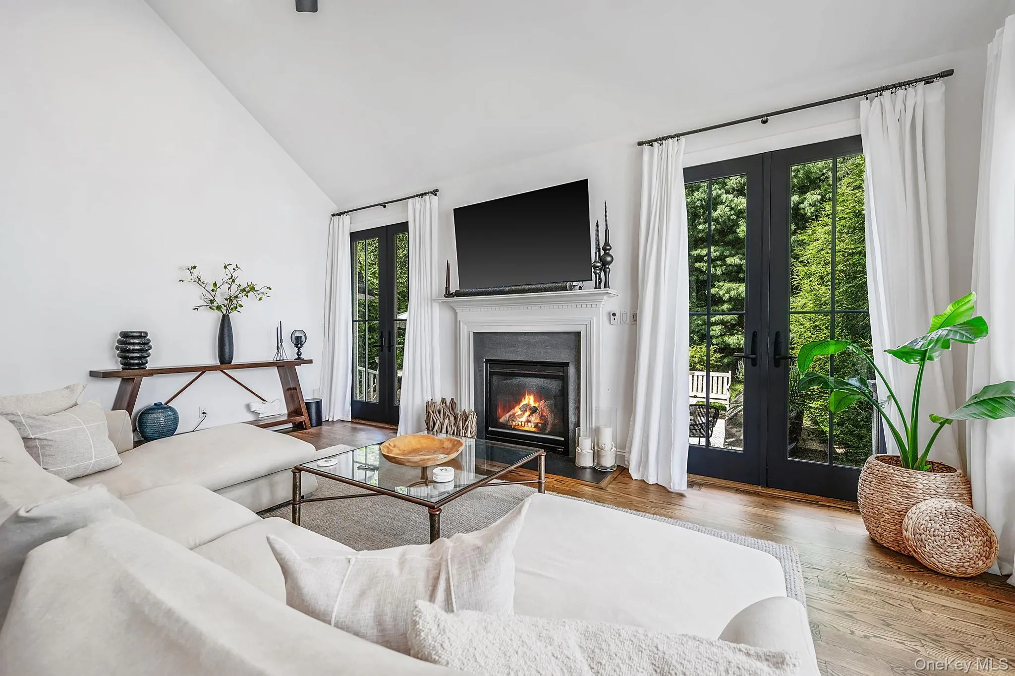 24 Pond Crossing, Southampton, NY, 3 Bedrooms Bedrooms, 12 Rooms Rooms,3 BathroomsBathrooms,Residential,For Rent,Pond,0,1041905 24 Pond Crossing, Southampton, NY, 3 Bedrooms Bedrooms, 12 Rooms Rooms,3 BathroomsBathrooms,Residential,For Rent,Pond,0,1041905