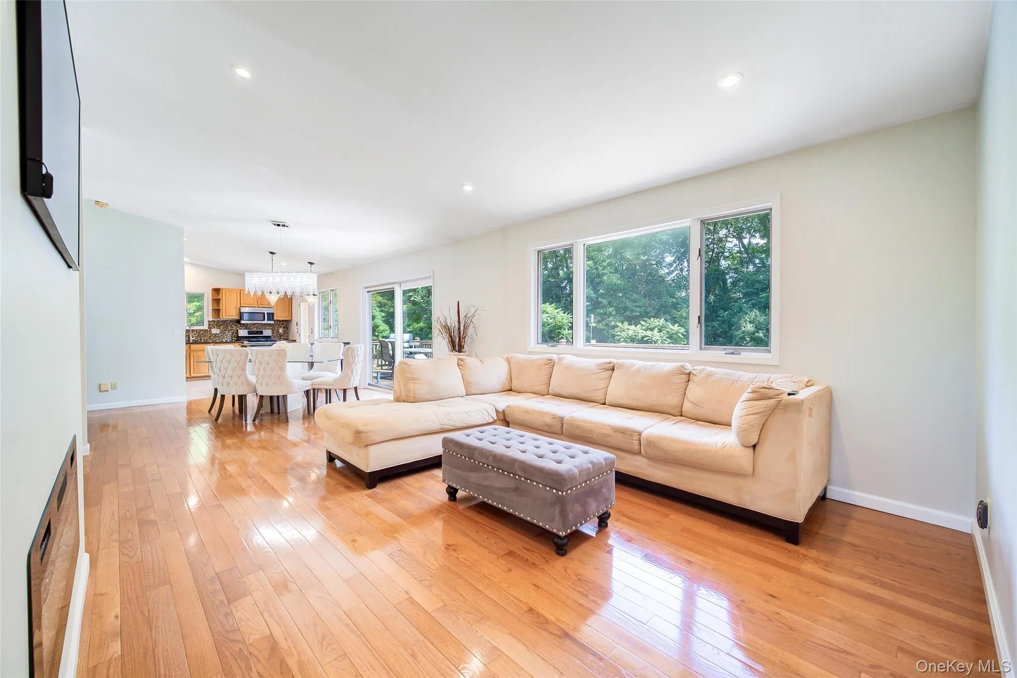 Hardwood flooring, recessed lighting, large picture windows, sliding glass door, custom lighting Hardwood flooring, recessed lighting, large picture windows, sliding glass door, custom lighting