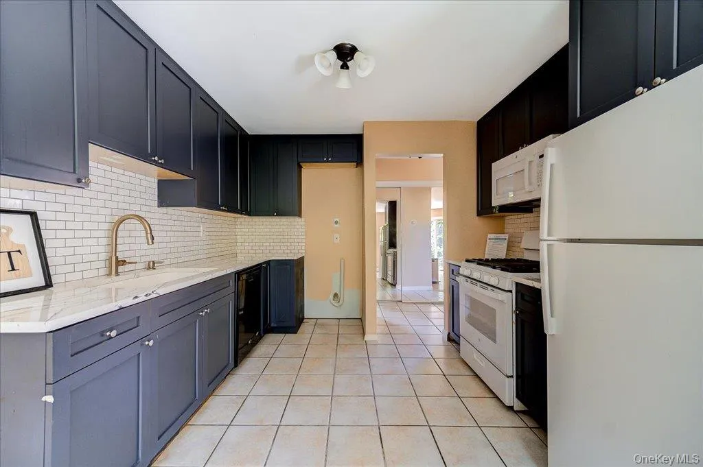 1 Alpine Drive, Wappinger, NY, 3 Bedrooms Bedrooms, 6 Rooms Rooms,1 BathroomBathrooms,Residential,For Rent,Alpine,0,1041911 1 Alpine Drive, Wappinger, NY, 3 Bedrooms Bedrooms, 6 Rooms Rooms,1 BathroomBathrooms,Residential,For Rent,Alpine,0,1041911