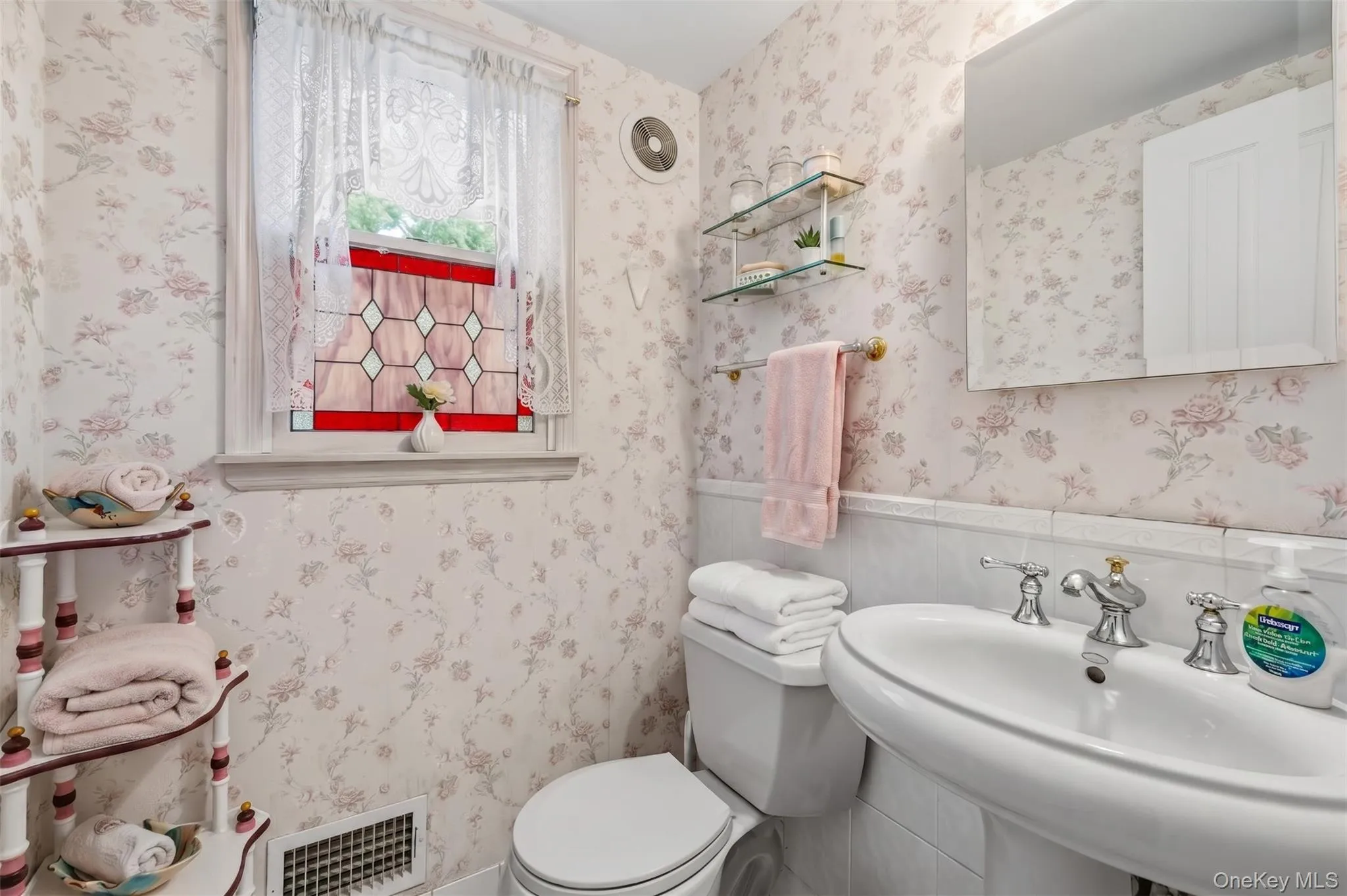92 Edgewood Drive, Orangetown, NY, 4 Bedrooms Bedrooms, 9 Rooms Rooms,2 BathroomsBathrooms,Residential,For Rent,Edgewood,0,1041913 92 Edgewood Drive, Orangetown, NY, 4 Bedrooms Bedrooms, 9 Rooms Rooms,2 BathroomsBathrooms,Residential,For Rent,Edgewood,0,1041913