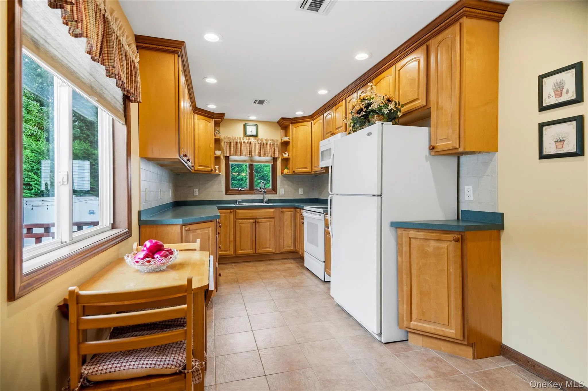 Eat in Kitchen Eat in Kitchen