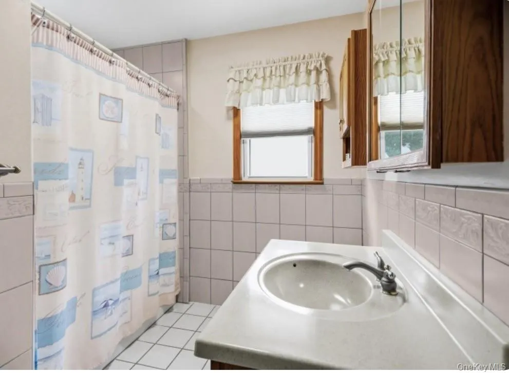 Full Bath Full Bath