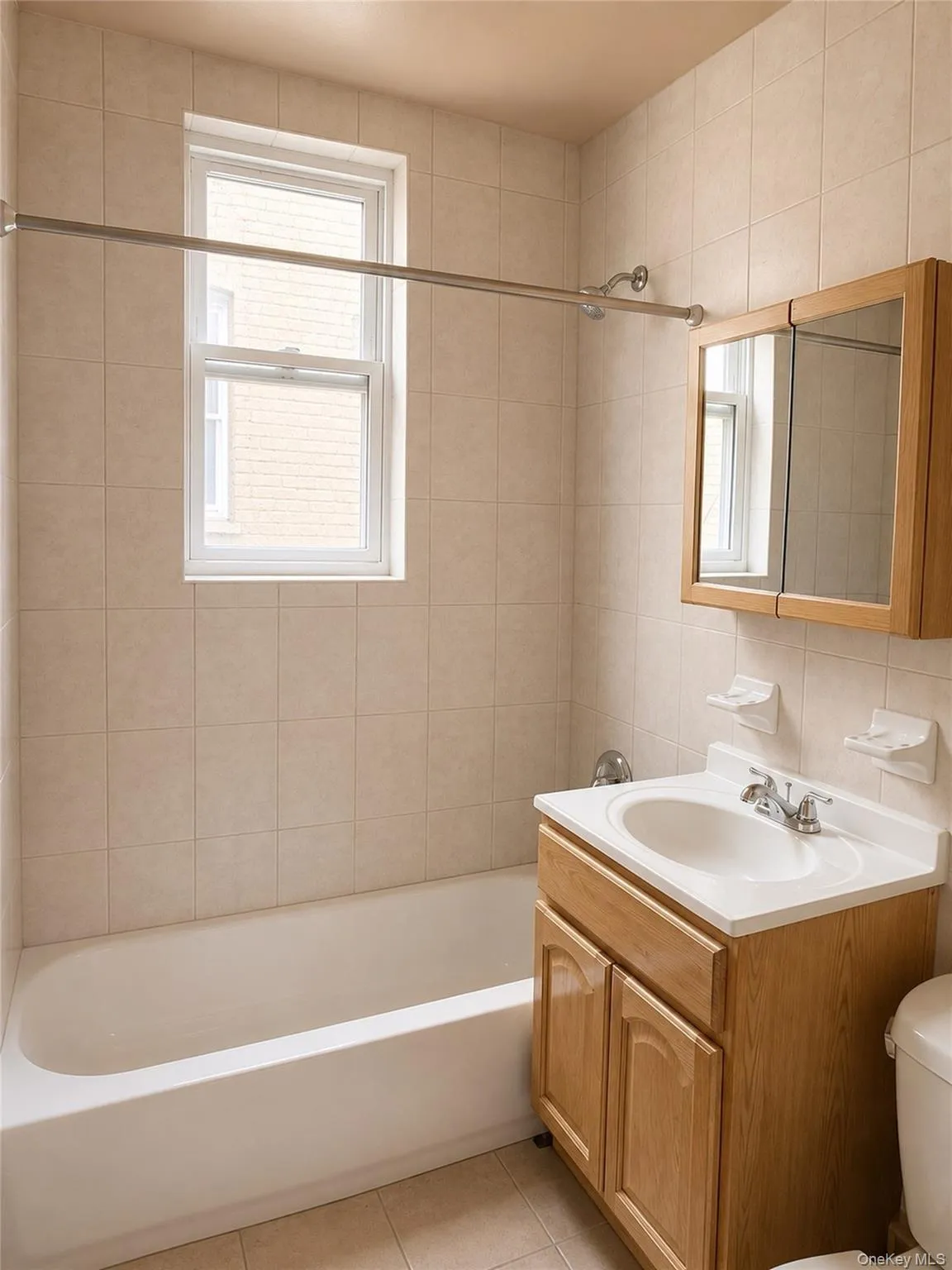 1939 Ellis Avenue, New York, NY, 4 Bedroom Bedrooms, 6 Room Rooms,1 BathroomBathrooms,Residential Lease,For Rent,Ellis,0,1041916 1939 Ellis Avenue, New York, NY, 4 Bedroom Bedrooms, 6 Room Rooms,1 BathroomBathrooms,Residential Lease,For Rent,Ellis,0,1041916