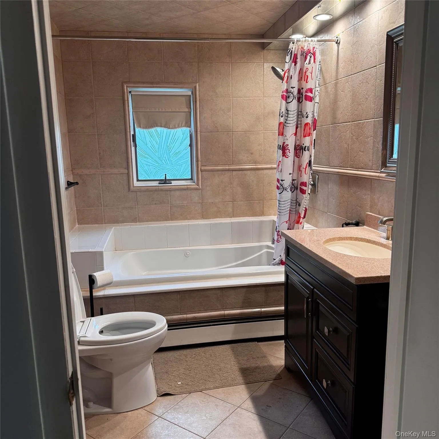 Main Bathroom Main Bathroom