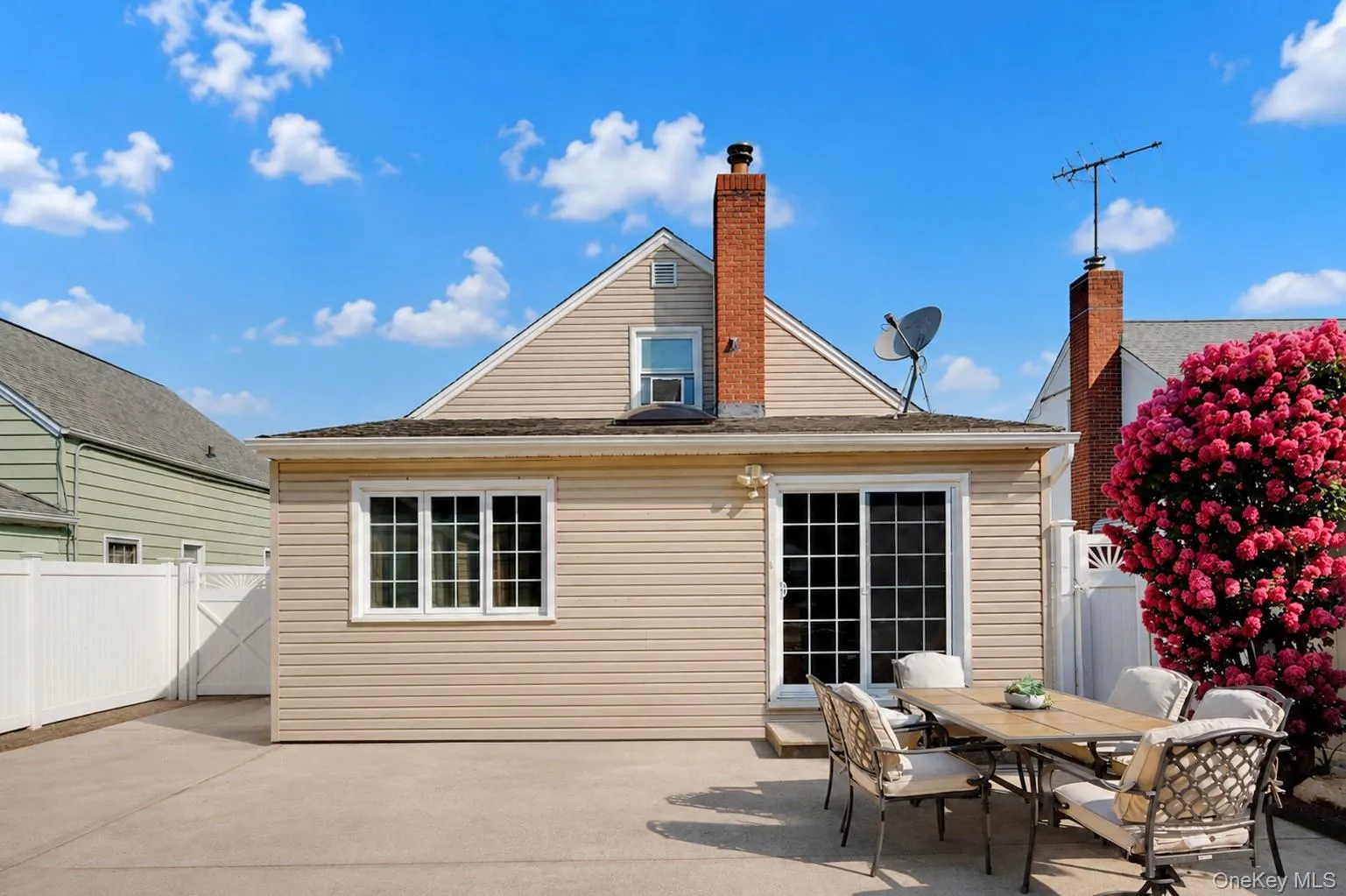 22 Shine Place, Hempstead, NY, 3 Bedrooms Bedrooms, 8 Rooms Rooms,1 BathroomBathrooms,Residential,For Rent,Shine,0,1041942 22 Shine Place, Hempstead, NY, 3 Bedrooms Bedrooms, 8 Rooms Rooms,1 BathroomBathrooms,Residential,For Rent,Shine,0,1041942