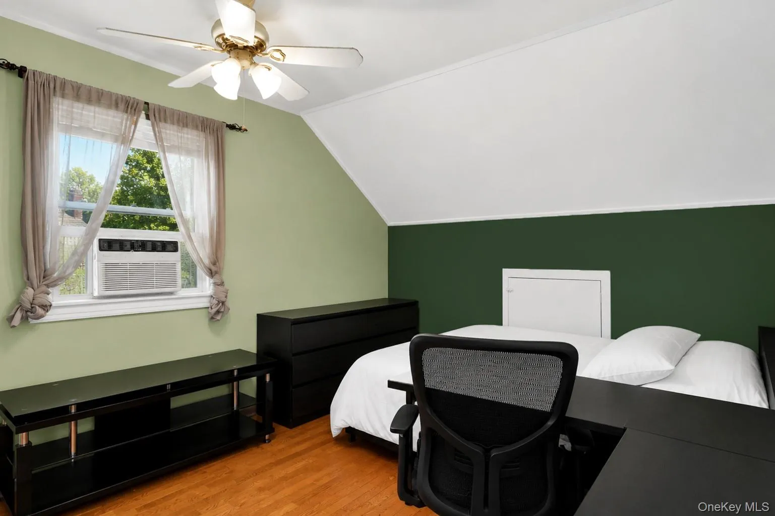 22 Shine Place, Hempstead, NY, 3 Bedrooms Bedrooms, 8 Rooms Rooms,1 BathroomBathrooms,Residential,For Rent,Shine,0,1041942 22 Shine Place, Hempstead, NY, 3 Bedrooms Bedrooms, 8 Rooms Rooms,1 BathroomBathrooms,Residential,For Rent,Shine,0,1041942