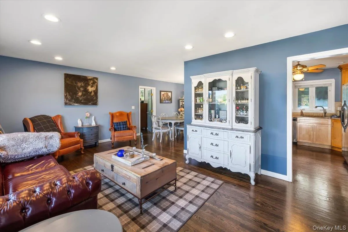 8 Foxwood Avenue, Ramapo, NY, 4 Bedrooms Bedrooms, 11 Rooms Rooms,2 BathroomsBathrooms,Residential,For Rent,Foxwood,0,1041944 8 Foxwood Avenue, Ramapo, NY, 4 Bedrooms Bedrooms, 11 Rooms Rooms,2 BathroomsBathrooms,Residential,For Rent,Foxwood,0,1041944