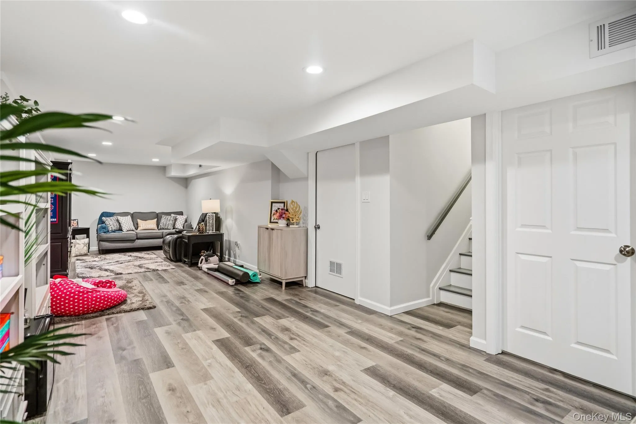 15 Springfield Circle, Islip, NY, 3 Bedrooms Bedrooms, 6 Rooms Rooms,2 BathroomsBathrooms,Residential,For Rent,Springfield,0,1041958 15 Springfield Circle, Islip, NY, 3 Bedrooms Bedrooms, 6 Rooms Rooms,2 BathroomsBathrooms,Residential,For Rent,Springfield,0,1041958