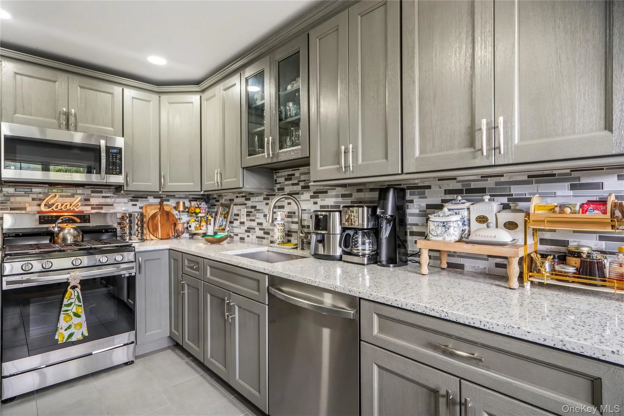 15 Springfield Circle, Islip, NY, 3 Bedrooms Bedrooms, 6 Rooms Rooms,2 BathroomsBathrooms,Residential,For Rent,Springfield,0,1041958 15 Springfield Circle, Islip, NY, 3 Bedrooms Bedrooms, 6 Rooms Rooms,2 BathroomsBathrooms,Residential,For Rent,Springfield,0,1041958