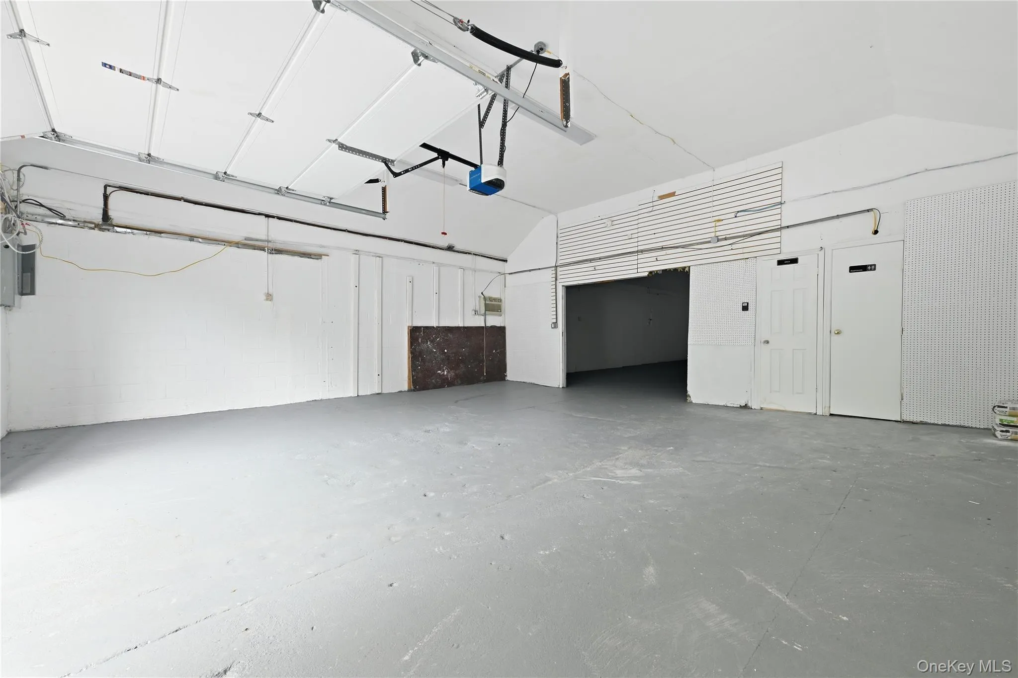 401 Herricks Road, North Hempstead, NY, ,Commercial Lease,For Rent,Herricks,0,1041962 401 Herricks Road, North Hempstead, NY, ,Commercial Lease,For Rent,Herricks,0,1041962