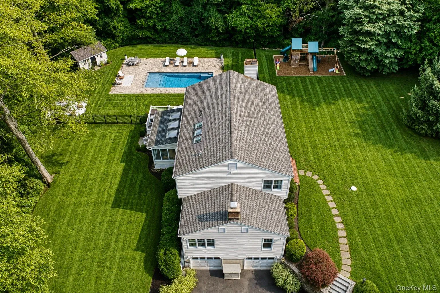 115 Fairway Drive, Stamford, CT, 4 Bedrooms Bedrooms, 10 Rooms Rooms,2 BathroomsBathrooms,Residential,For Rent,Fairway,0,1041968 115 Fairway Drive, Stamford, CT, 4 Bedrooms Bedrooms, 10 Rooms Rooms,2 BathroomsBathrooms,Residential,For Rent,Fairway,0,1041968