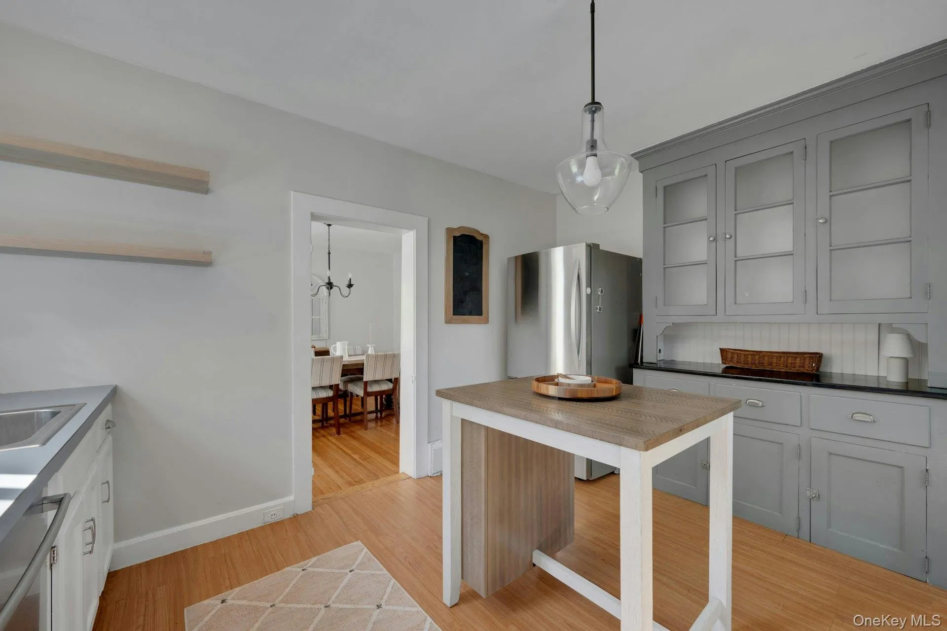 Entry from Dining Room... Entry from Dining Room...