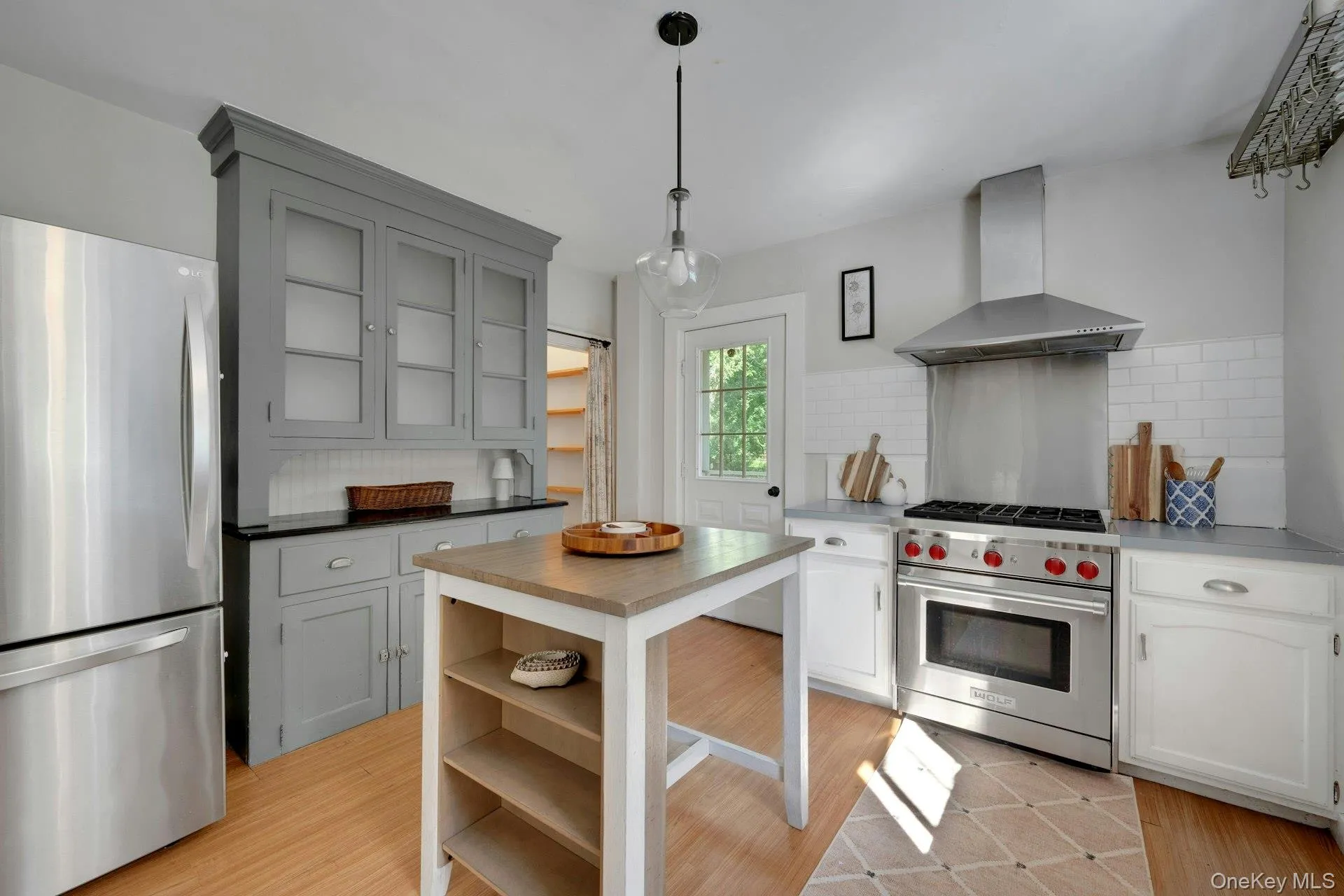 Charming country kitchen with stainless steel appliances and door to deck... Charming country kitchen with stainless steel appliances and door to deck...