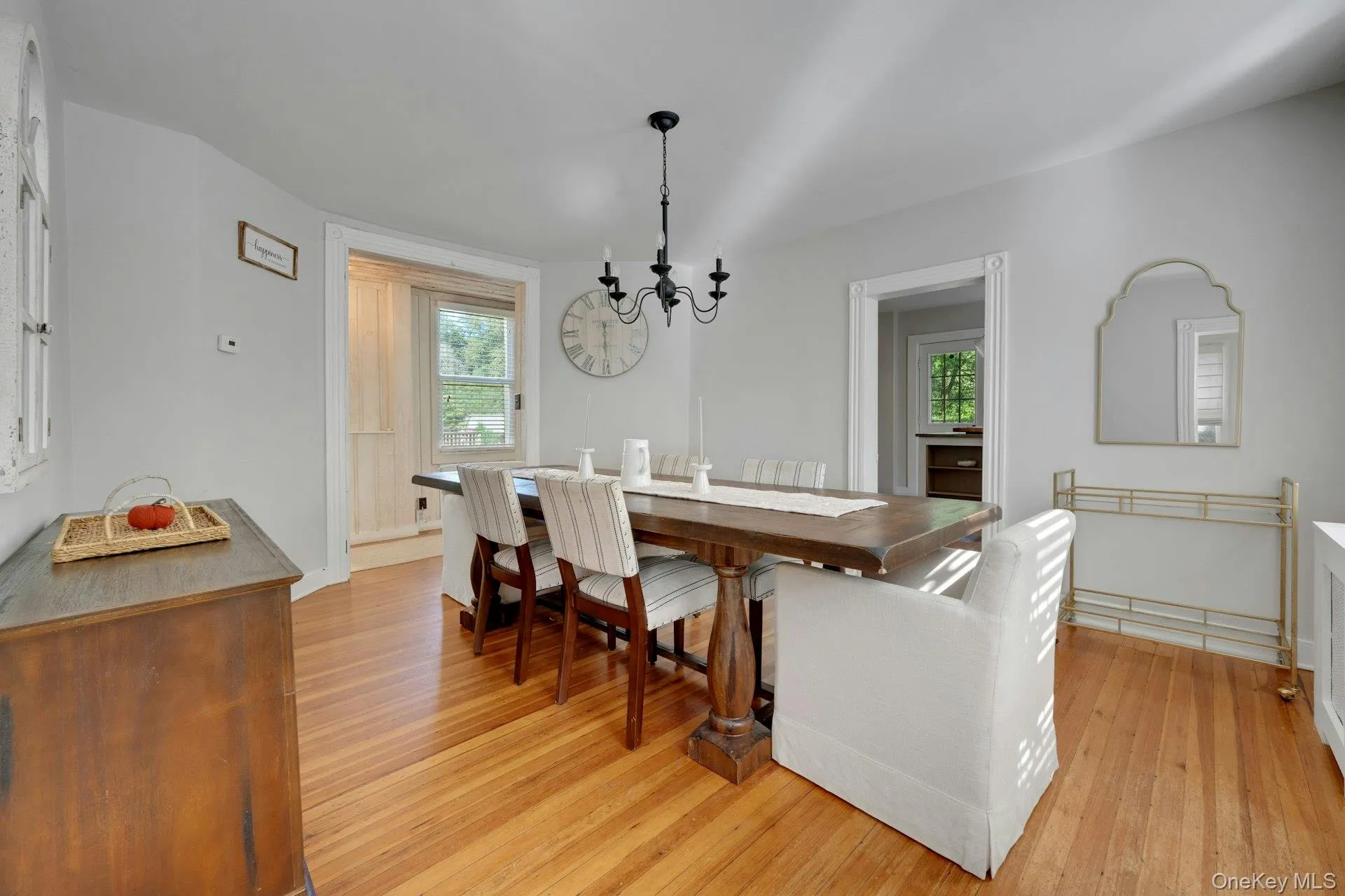 Large Dining room ... Large Dining room ...