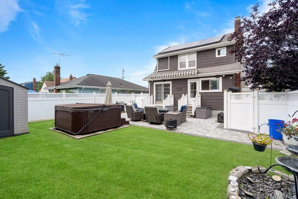 183 Horton Avenue, Hempstead, NY, 3 Bedrooms Bedrooms, 7 Rooms Rooms,1 BathroomBathrooms,Residential,For Rent,Horton,0,1041991 183 Horton Avenue, Hempstead, NY, 3 Bedrooms Bedrooms, 7 Rooms Rooms,1 BathroomBathrooms,Residential,For Rent,Horton,0,1041991