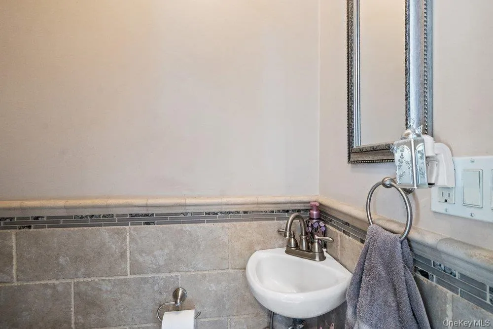 183 Horton Avenue, Hempstead, NY, 3 Bedrooms Bedrooms, 7 Rooms Rooms,1 BathroomBathrooms,Residential,For Rent,Horton,0,1041991 183 Horton Avenue, Hempstead, NY, 3 Bedrooms Bedrooms, 7 Rooms Rooms,1 BathroomBathrooms,Residential,For Rent,Horton,0,1041991