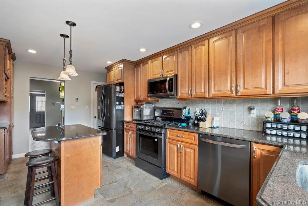 183 Horton Avenue, Hempstead, NY, 3 Bedrooms Bedrooms, 7 Rooms Rooms,1 BathroomBathrooms,Residential,For Rent,Horton,0,1041991 183 Horton Avenue, Hempstead, NY, 3 Bedrooms Bedrooms, 7 Rooms Rooms,1 BathroomBathrooms,Residential,For Rent,Horton,0,1041991