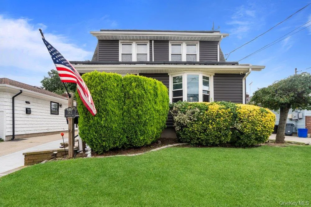 183 Horton Avenue, Hempstead, NY, 3 Bedrooms Bedrooms, 7 Rooms Rooms,1 BathroomBathrooms,Residential,For Rent,Horton,0,1041991 183 Horton Avenue, Hempstead, NY, 3 Bedrooms Bedrooms, 7 Rooms Rooms,1 BathroomBathrooms,Residential,For Rent,Horton,0,1041991