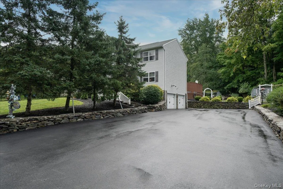Natural Stone walls line the driveway and walking paths Natural Stone walls line the driveway and walking paths