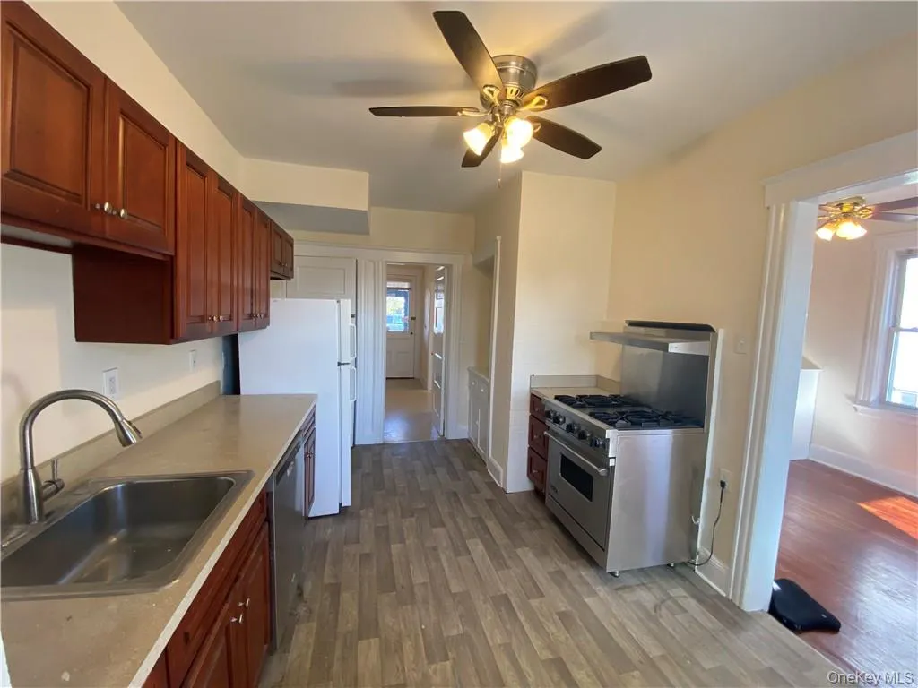 454 Westchester Ave Port Chester NY 10573 - Kitchen 454 Westchester Ave Port Chester NY 10573 - Kitchen