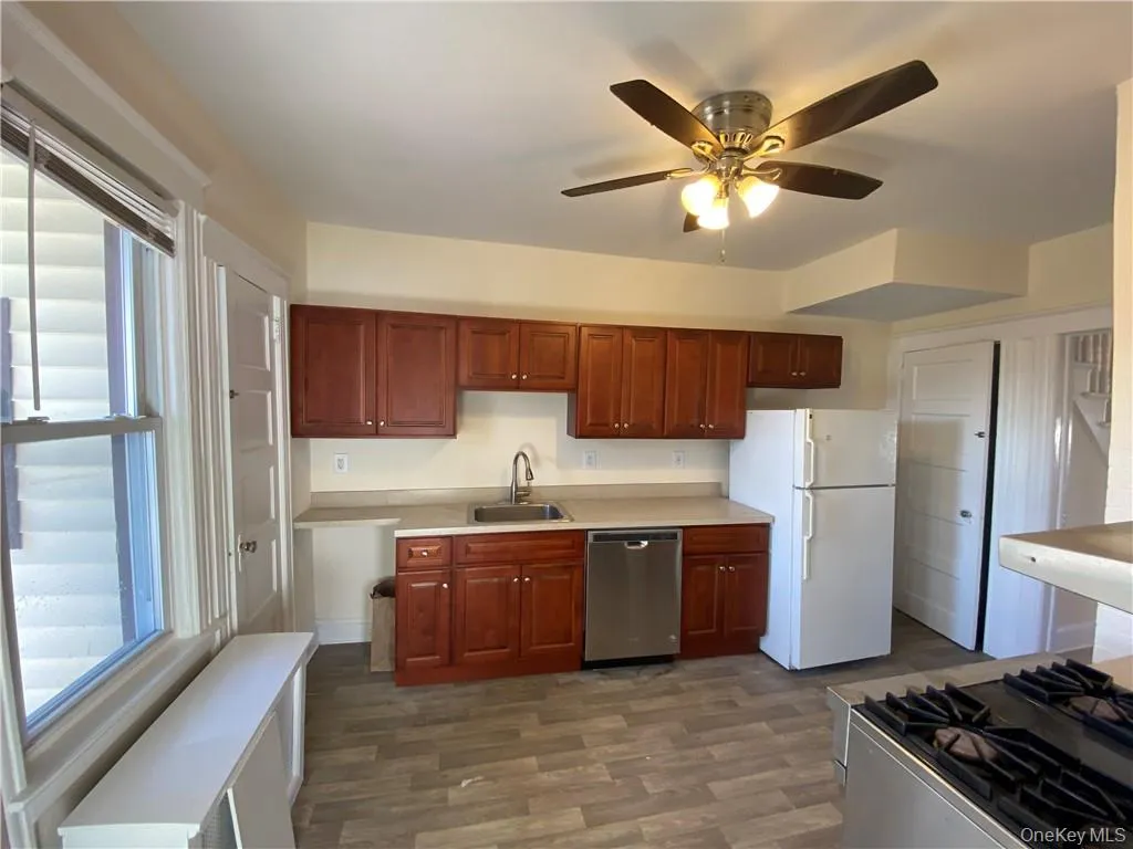 454 Westchester Ave Port Chester NY 10573 - Kitchen 454 Westchester Ave Port Chester NY 10573 - Kitchen