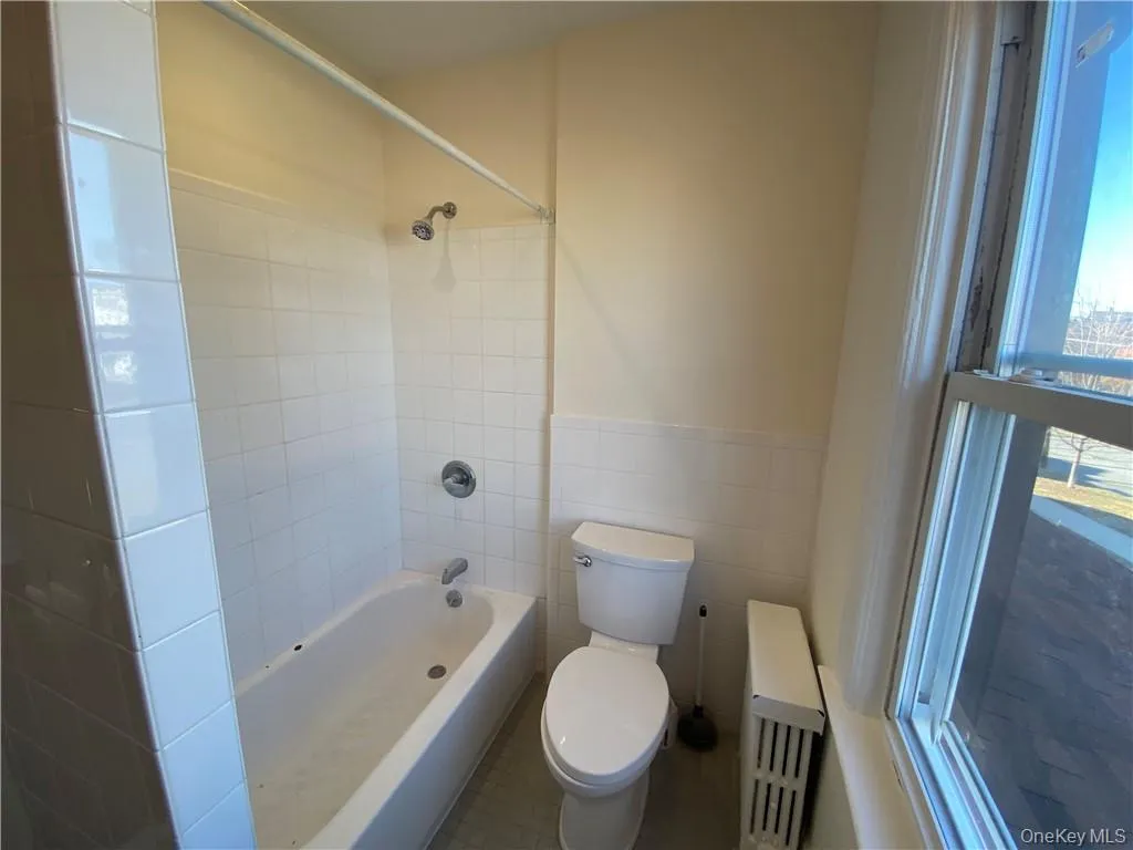 454 Westchester Ave Port Chester NY 10573 - Bathroom 454 Westchester Ave Port Chester NY 10573 - Bathroom