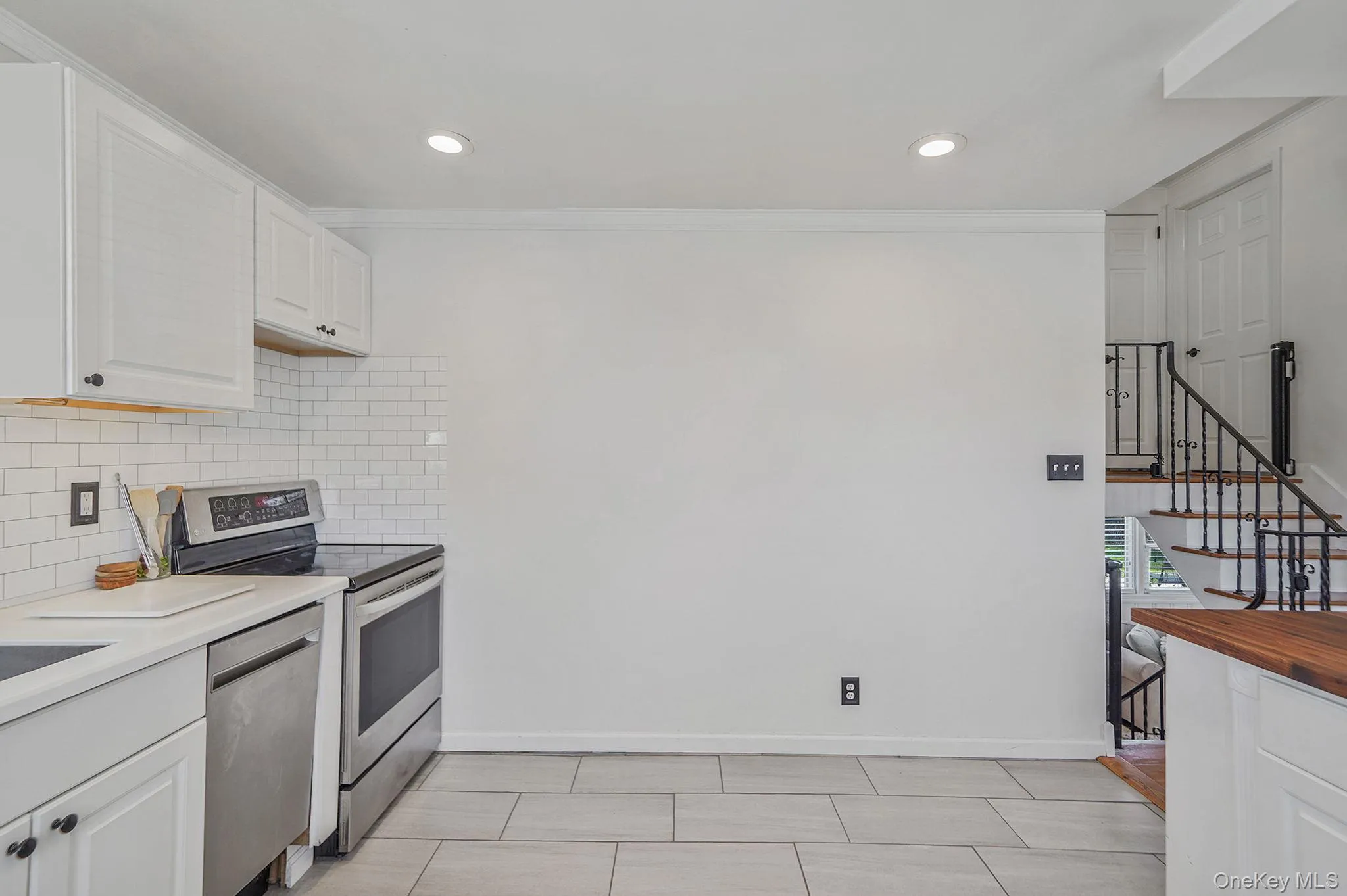 35 Thorburn Avenue, Brookhaven, NY, 2 Bedrooms Bedrooms, 5 Rooms Rooms,1 BathroomBathrooms,Residential,For Rent,Thorburn,0,1042002 35 Thorburn Avenue, Brookhaven, NY, 2 Bedrooms Bedrooms, 5 Rooms Rooms,1 BathroomBathrooms,Residential,For Rent,Thorburn,0,1042002