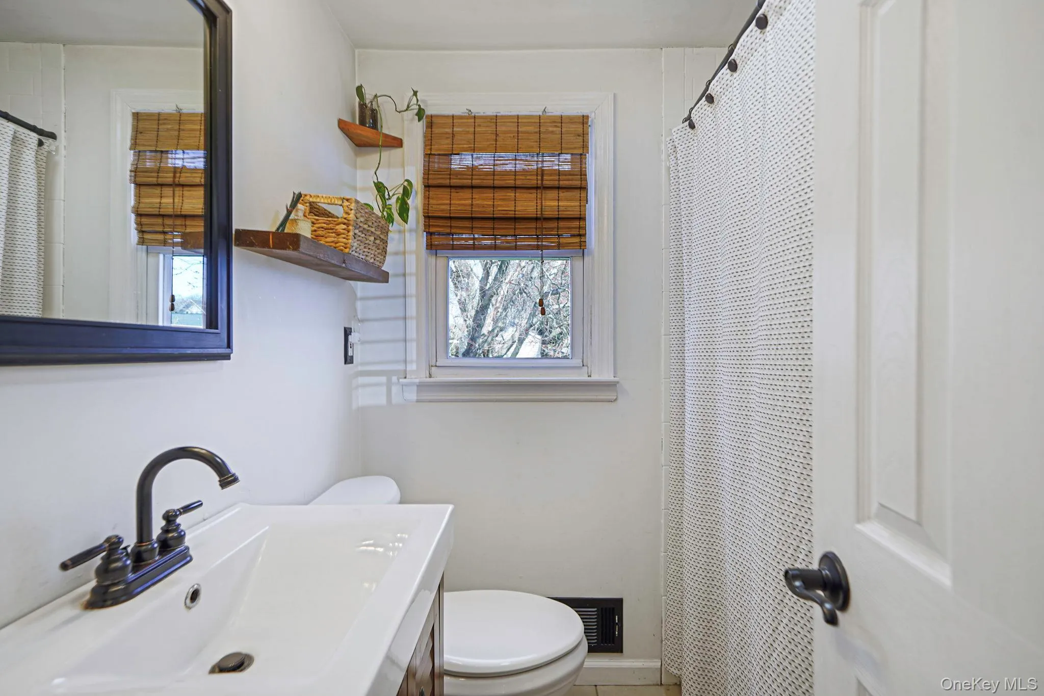 35 Thorburn Avenue, Brookhaven, NY, 2 Bedrooms Bedrooms, 5 Rooms Rooms,1 BathroomBathrooms,Residential,For Rent,Thorburn,0,1042002 35 Thorburn Avenue, Brookhaven, NY, 2 Bedrooms Bedrooms, 5 Rooms Rooms,1 BathroomBathrooms,Residential,For Rent,Thorburn,0,1042002