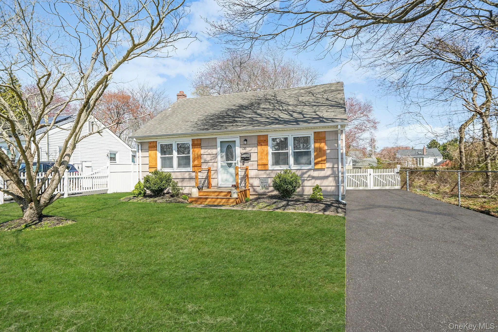 35 Thorburn Avenue, Brookhaven, NY, 2 Bedrooms Bedrooms, 5 Rooms Rooms,1 BathroomBathrooms,Residential,For Rent,Thorburn,0,1042002 35 Thorburn Avenue, Brookhaven, NY, 2 Bedrooms Bedrooms, 5 Rooms Rooms,1 BathroomBathrooms,Residential,For Rent,Thorburn,0,1042002