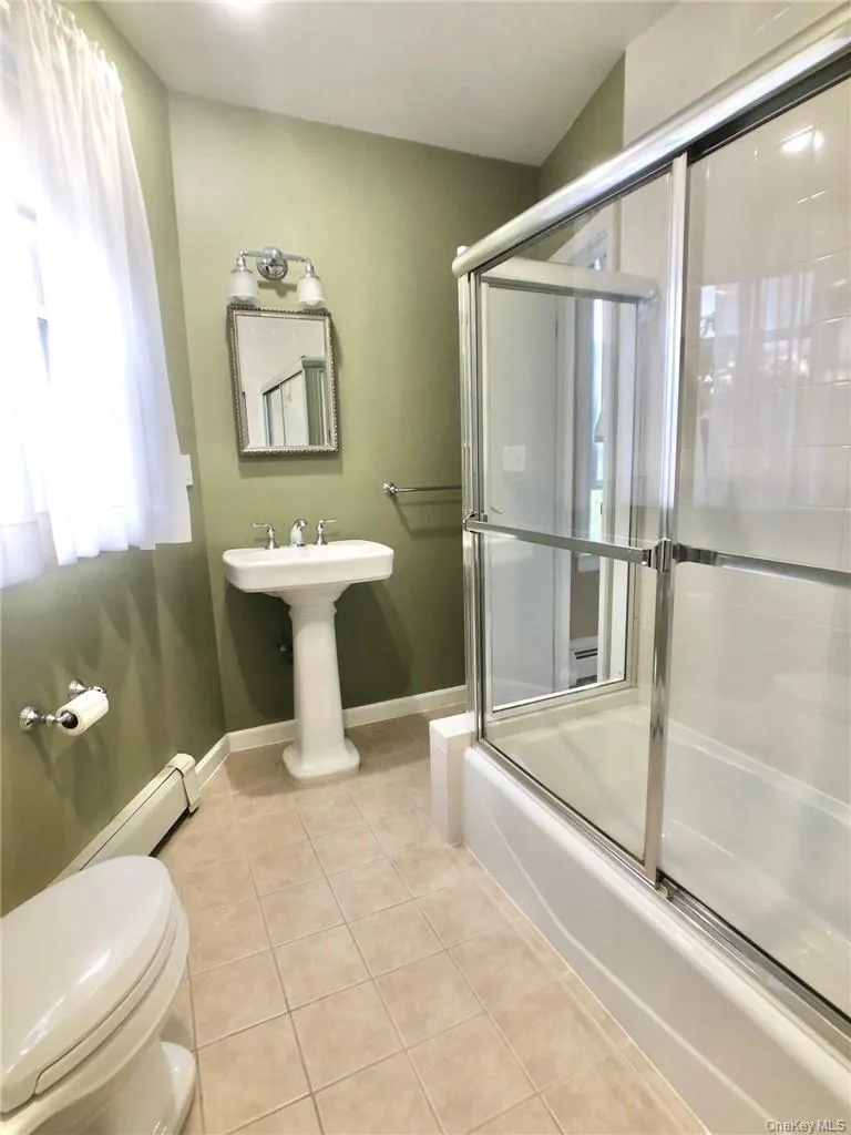 72 Stewart Avenue, Eastchester, NY, 3 Bedrooms Bedrooms, 7 Rooms Rooms,2 BathroomsBathrooms,Residential Lease,For Rent,Stewart,0,1042016 72 Stewart Avenue, Eastchester, NY, 3 Bedrooms Bedrooms, 7 Rooms Rooms,2 BathroomsBathrooms,Residential Lease,For Rent,Stewart,0,1042016
