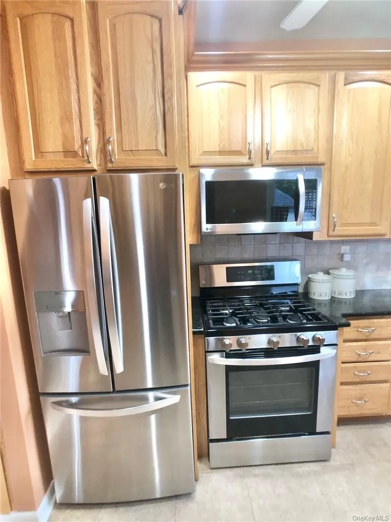72 Stewart Avenue, Eastchester, NY, 3 Bedrooms Bedrooms, 7 Rooms Rooms,2 BathroomsBathrooms,Residential Lease,For Rent,Stewart,0,1042016 72 Stewart Avenue, Eastchester, NY, 3 Bedrooms Bedrooms, 7 Rooms Rooms,2 BathroomsBathrooms,Residential Lease,For Rent,Stewart,0,1042016
