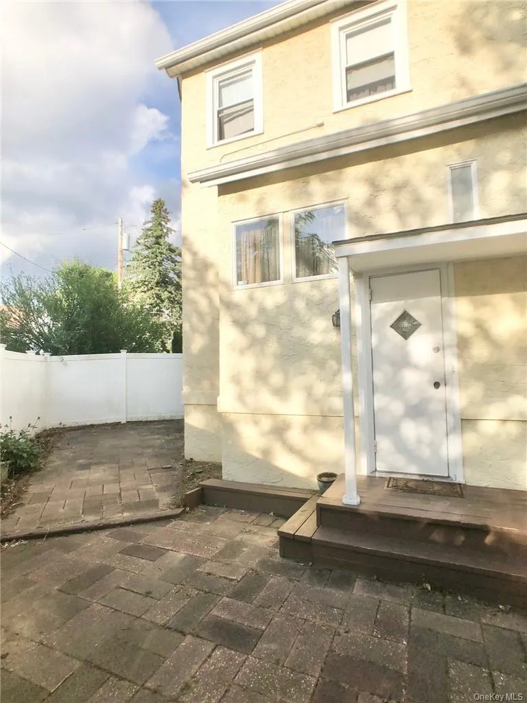 72 Stewart Avenue, Eastchester, NY, 3 Bedrooms Bedrooms, 7 Rooms Rooms,2 BathroomsBathrooms,Residential Lease,For Rent,Stewart,0,1042016 72 Stewart Avenue, Eastchester, NY, 3 Bedrooms Bedrooms, 7 Rooms Rooms,2 BathroomsBathrooms,Residential Lease,For Rent,Stewart,0,1042016