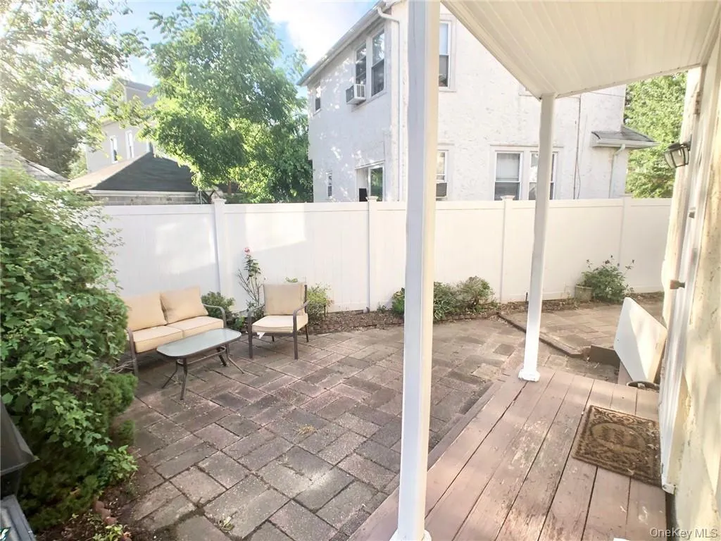 72 Stewart Avenue, Eastchester, NY, 3 Bedrooms Bedrooms, 7 Rooms Rooms,2 BathroomsBathrooms,Residential Lease,For Rent,Stewart,0,1042016 72 Stewart Avenue, Eastchester, NY, 3 Bedrooms Bedrooms, 7 Rooms Rooms,2 BathroomsBathrooms,Residential Lease,For Rent,Stewart,0,1042016