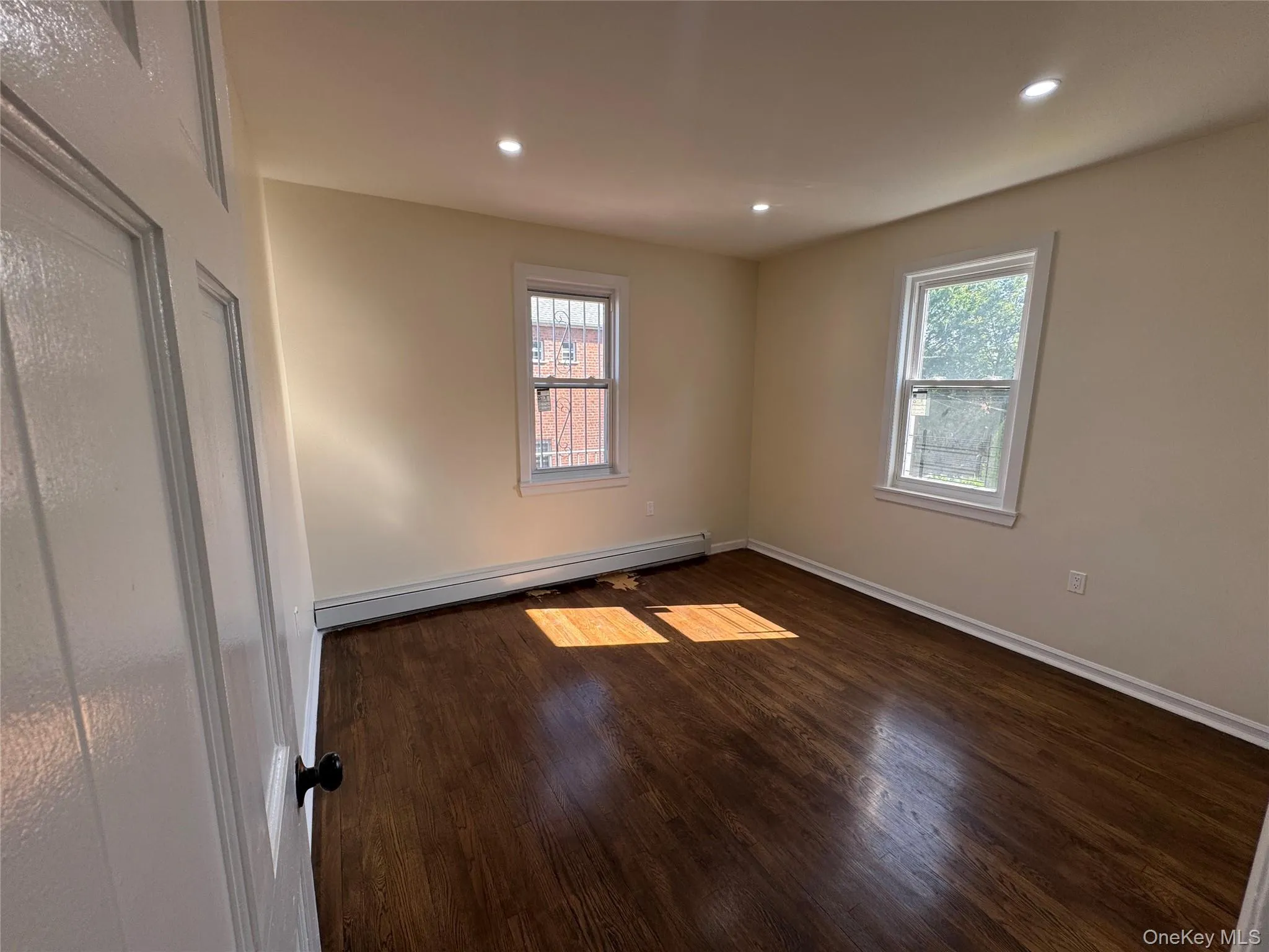 1054 Lydig Avenue, New York, NY, 3 Bedrooms Bedrooms, 5 Rooms Rooms,1 BathroomBathrooms,Residential Lease,For Rent,Lydig,0,1042017 1054 Lydig Avenue, New York, NY, 3 Bedrooms Bedrooms, 5 Rooms Rooms,1 BathroomBathrooms,Residential Lease,For Rent,Lydig,0,1042017
