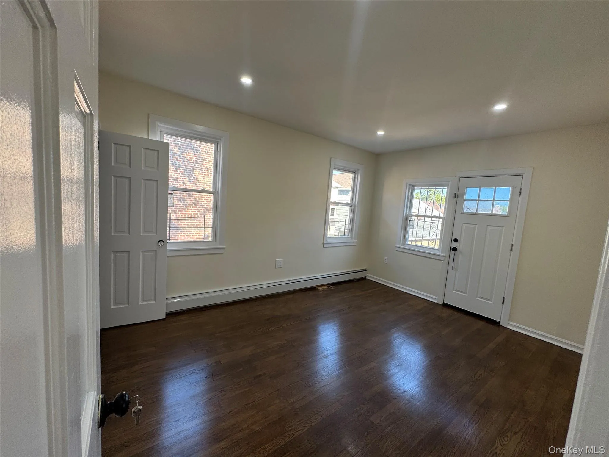1054 Lydig Avenue, New York, NY, 3 Bedrooms Bedrooms, 5 Rooms Rooms,1 BathroomBathrooms,Residential Lease,For Rent,Lydig,0,1042017 1054 Lydig Avenue, New York, NY, 3 Bedrooms Bedrooms, 5 Rooms Rooms,1 BathroomBathrooms,Residential Lease,For Rent,Lydig,0,1042017