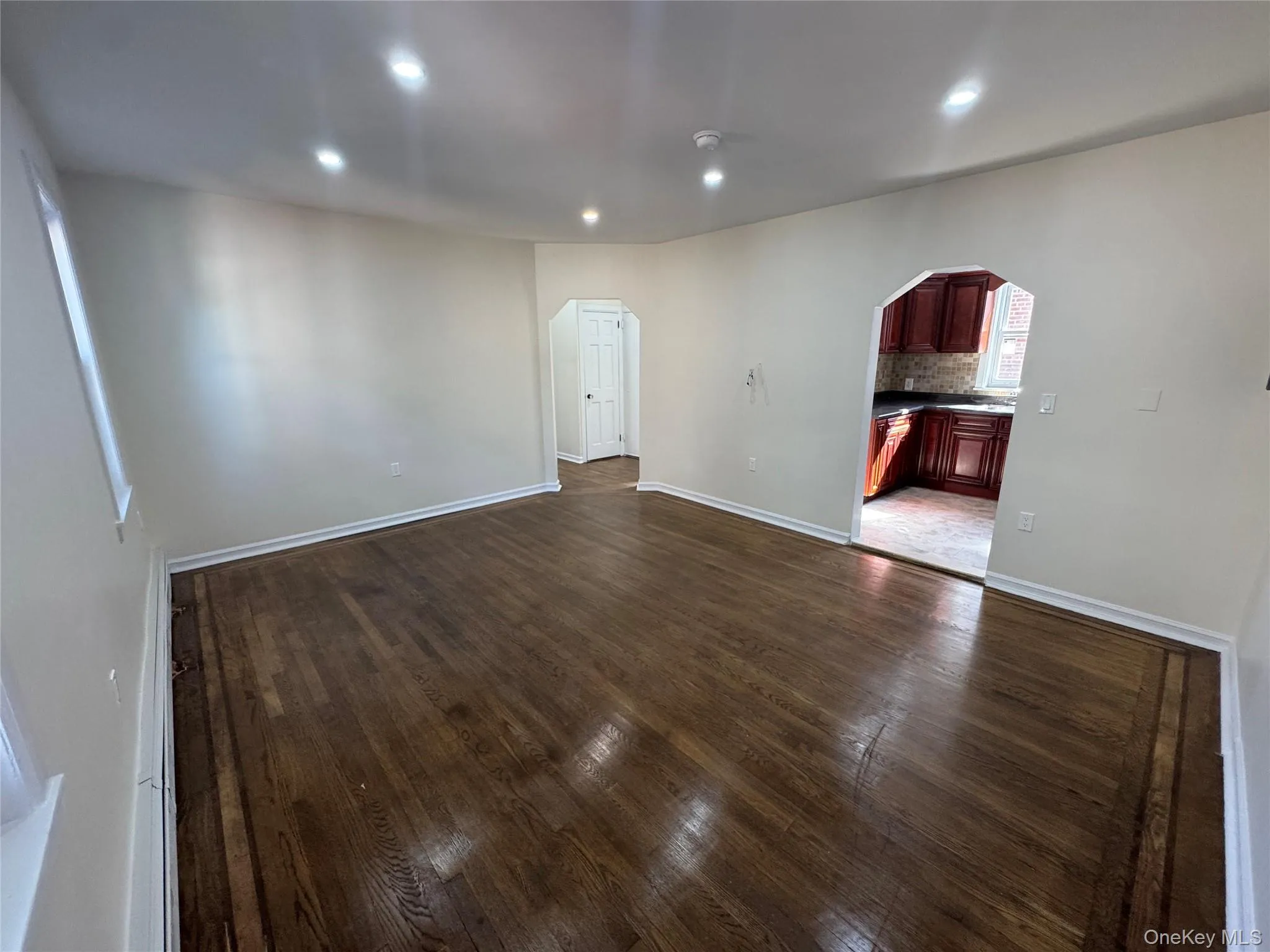 1054 Lydig Avenue, New York, NY, 3 Bedrooms Bedrooms, 5 Rooms Rooms,1 BathroomBathrooms,Residential Lease,For Rent,Lydig,0,1042017 1054 Lydig Avenue, New York, NY, 3 Bedrooms Bedrooms, 5 Rooms Rooms,1 BathroomBathrooms,Residential Lease,For Rent,Lydig,0,1042017