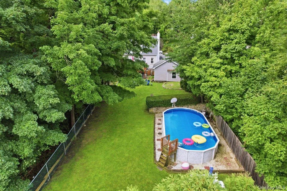 Lovely private above ground pool Lovely private above ground pool