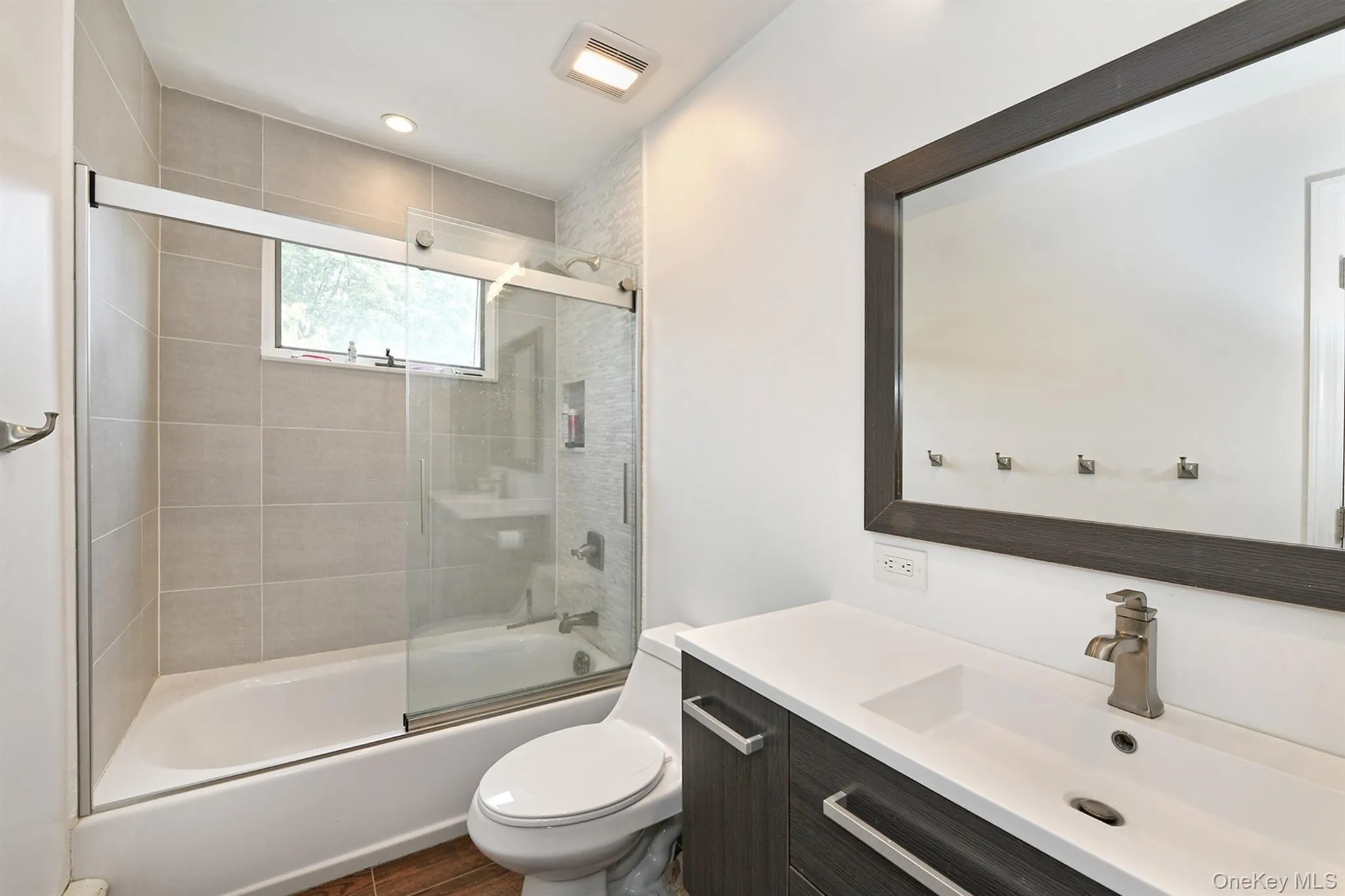73 Alton Avenue, Huntington, NY, 4 Bedrooms Bedrooms, 7 Rooms Rooms,1 BathroomBathrooms,Residential Lease,For Rent,Alton,0,1042022 73 Alton Avenue, Huntington, NY, 4 Bedrooms Bedrooms, 7 Rooms Rooms,1 BathroomBathrooms,Residential Lease,For Rent,Alton,0,1042022