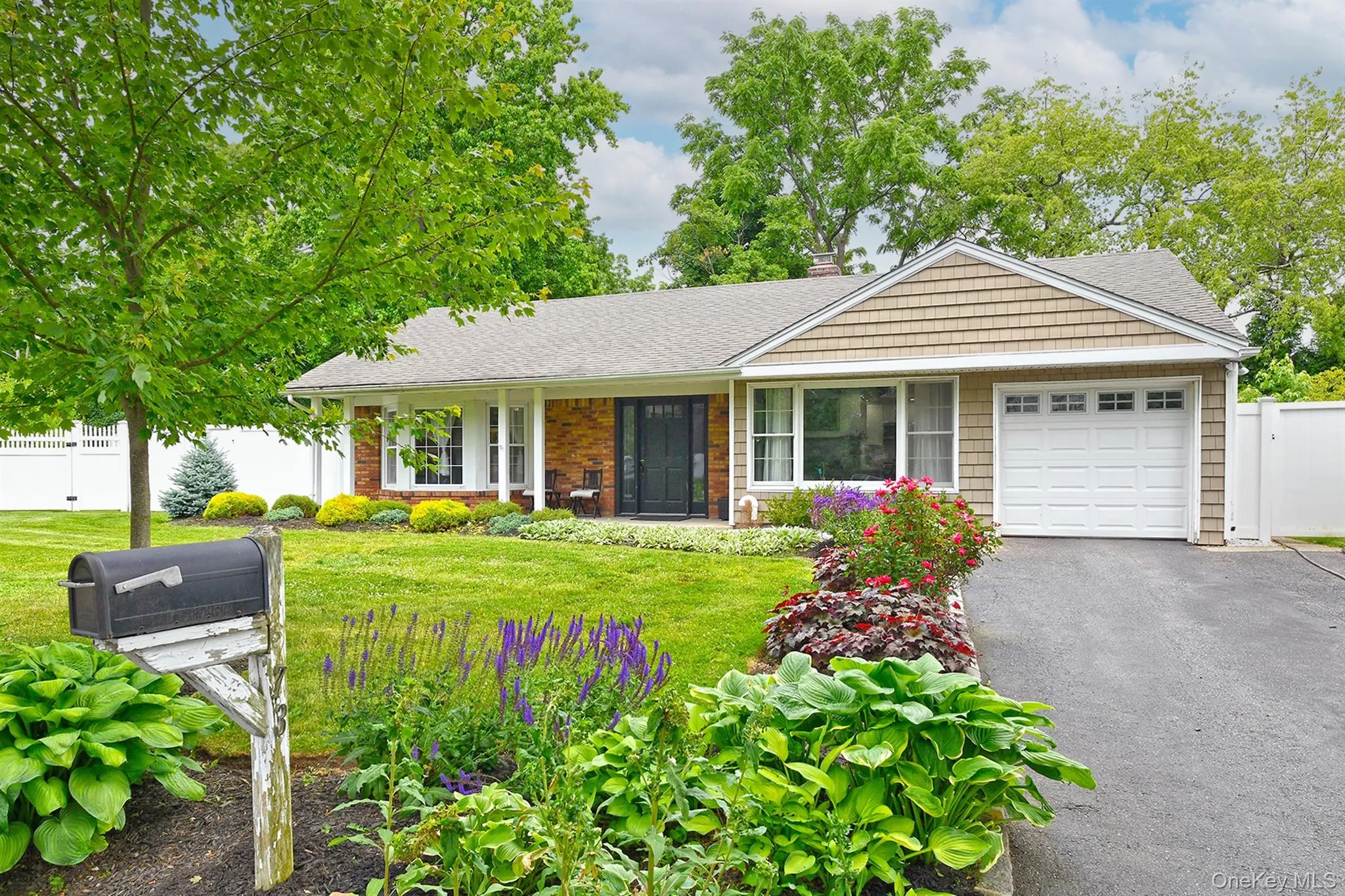 73 Alton Avenue, Huntington, NY, 4 Bedrooms Bedrooms, 7 Rooms Rooms,1 BathroomBathrooms,Residential Lease,For Rent,Alton,0,1042022 73 Alton Avenue, Huntington, NY, 4 Bedrooms Bedrooms, 7 Rooms Rooms,1 BathroomBathrooms,Residential Lease,For Rent,Alton,0,1042022