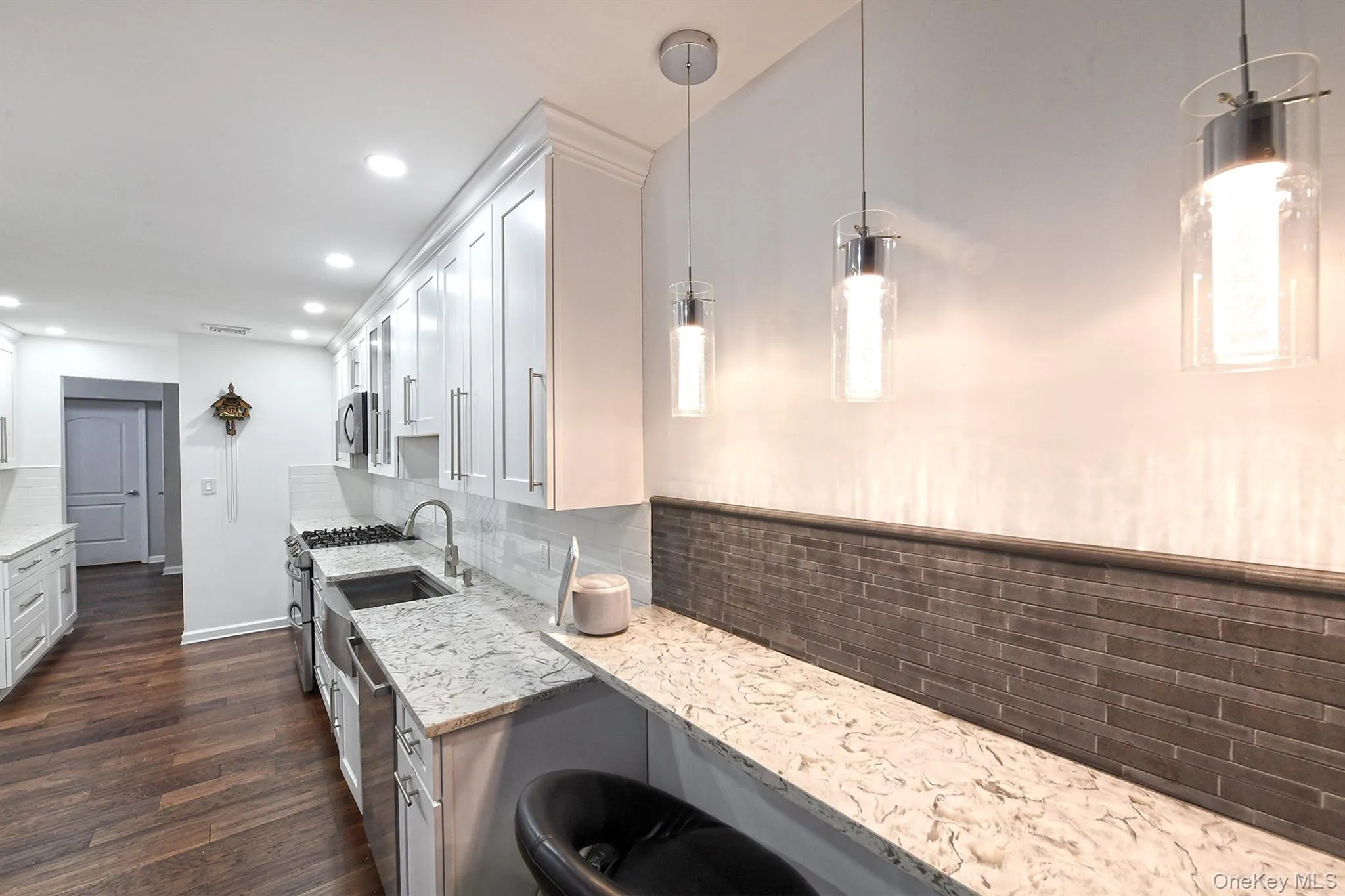 73 Alton Avenue, Huntington, NY, 4 Bedrooms Bedrooms, 7 Rooms Rooms,1 BathroomBathrooms,Residential Lease,For Rent,Alton,0,1042022 73 Alton Avenue, Huntington, NY, 4 Bedrooms Bedrooms, 7 Rooms Rooms,1 BathroomBathrooms,Residential Lease,For Rent,Alton,0,1042022