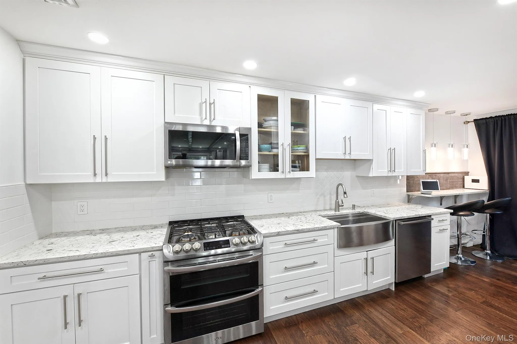 73 Alton Avenue, Huntington, NY, 4 Bedrooms Bedrooms, 7 Rooms Rooms,1 BathroomBathrooms,Residential Lease,For Rent,Alton,0,1042022 73 Alton Avenue, Huntington, NY, 4 Bedrooms Bedrooms, 7 Rooms Rooms,1 BathroomBathrooms,Residential Lease,For Rent,Alton,0,1042022