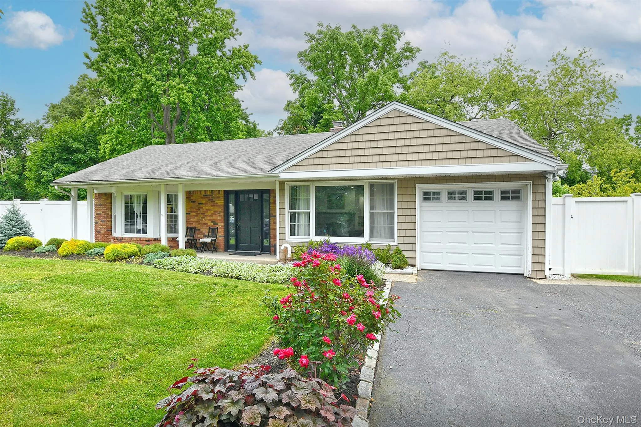 73 Alton Avenue, Huntington, NY, 4 Bedrooms Bedrooms, 7 Rooms Rooms,1 BathroomBathrooms,Residential Lease,For Rent,Alton,0,1042022 73 Alton Avenue, Huntington, NY, 4 Bedrooms Bedrooms, 7 Rooms Rooms,1 BathroomBathrooms,Residential Lease,For Rent,Alton,0,1042022