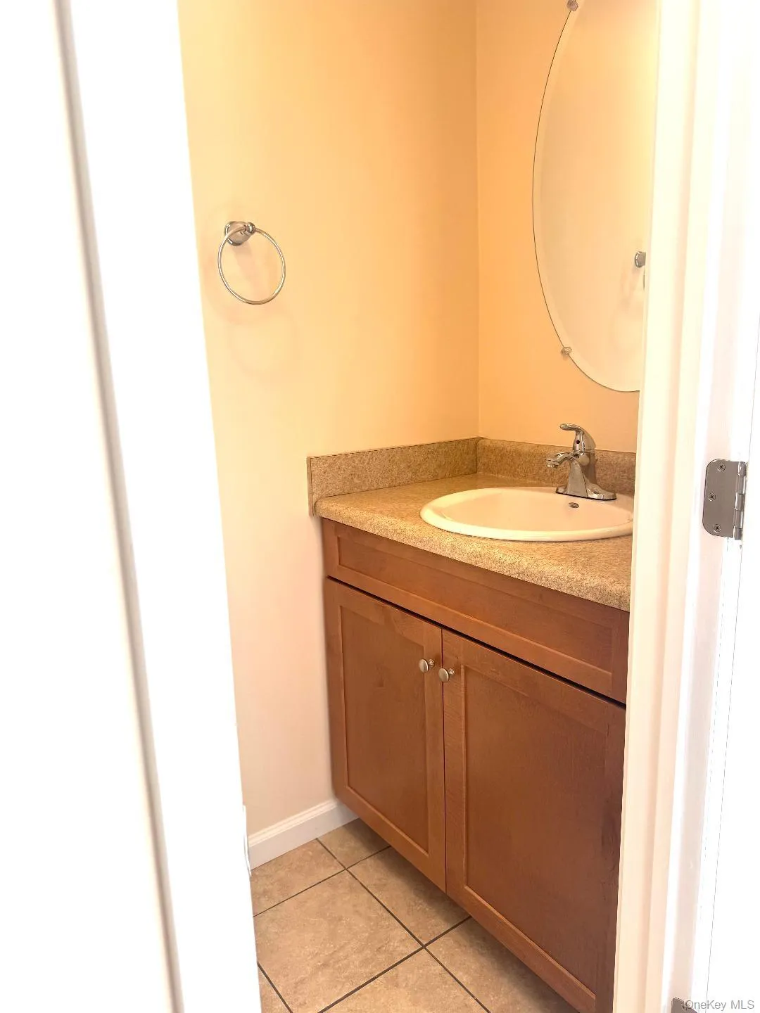 1/2 Bath Downstairs 1/2 Bath Downstairs