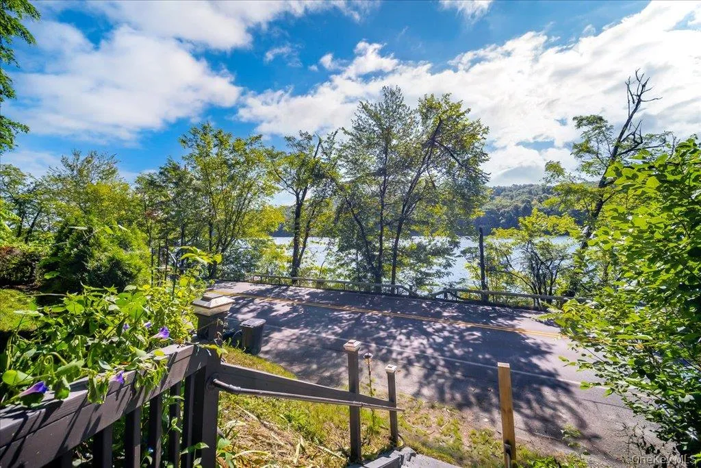 570 Lakes Road, Monroe, NY, 3 Bedrooms Bedrooms, 6 Rooms Rooms,2 BathroomsBathrooms,Residential,For Rent,Lakes,0,1042028 570 Lakes Road, Monroe, NY, 3 Bedrooms Bedrooms, 6 Rooms Rooms,2 BathroomsBathrooms,Residential,For Rent,Lakes,0,1042028